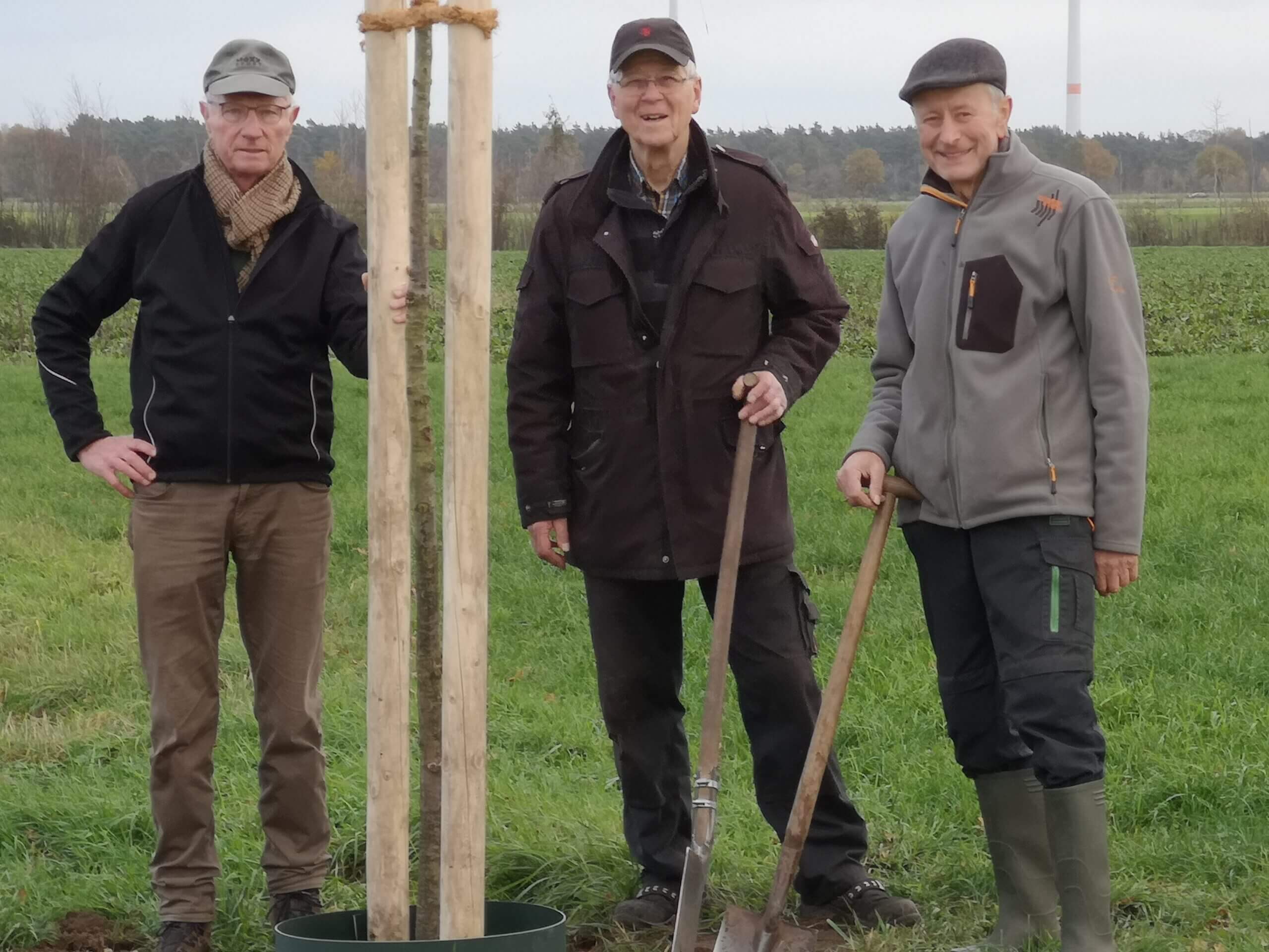 NABU-Aktion 40 Jahre Familienbaum in Vreden – Johannes Thesing pflanzt mit seinem Team Hunderte Bäume