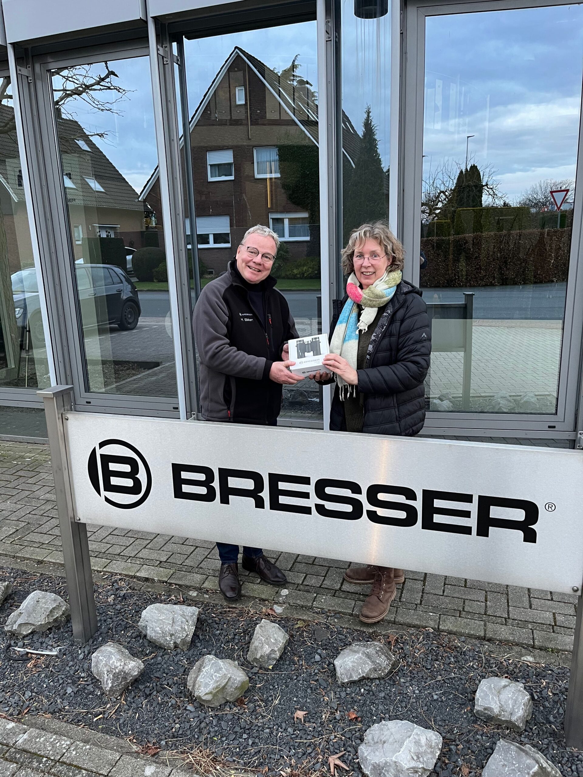 Danksagung – Rheder Firma Bresser spendet Ferngläser an NAJU